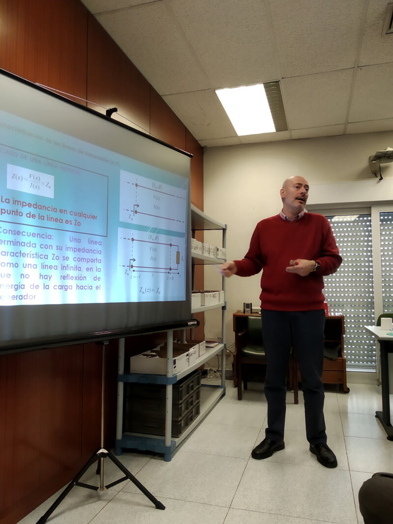 Imagen destacada: Charla Analizadores de antena por Alberto Pérez – EB4HRA